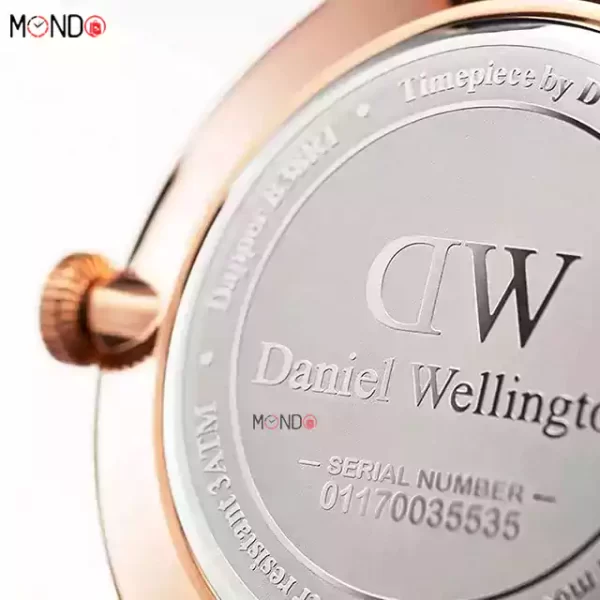 نمای پشت ساعت مچی دنیل ولینگتون مدل DW0010038 Gold بند چرمی مشکی با قاب استیل طلایی