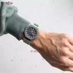 نمای دست ساعت مچی جی شاک مدل LOV-22B-8A سبز رنگ