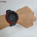 نمای روی دست ساعت بنمی قرمز مدل 37927