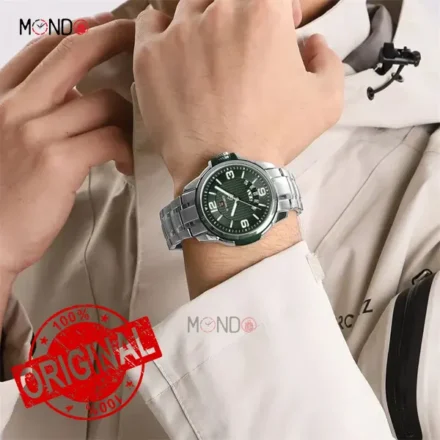 ساعت مردانه نیوی فورس سبز مدل Nf 9215 S-GN-GN روی مچ